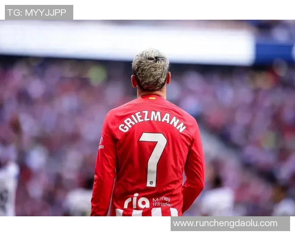 足球明星背影高清图展现运动魅力与个性风采的完美结合